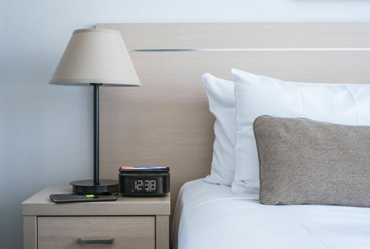 Philips Επιτραπέζιο Ψηφιακό Ρολόι με Ξυπνητήρι, Ραδιόφωνο και Ασύρματη Φόρτιση TAR7705/10 - Image 7