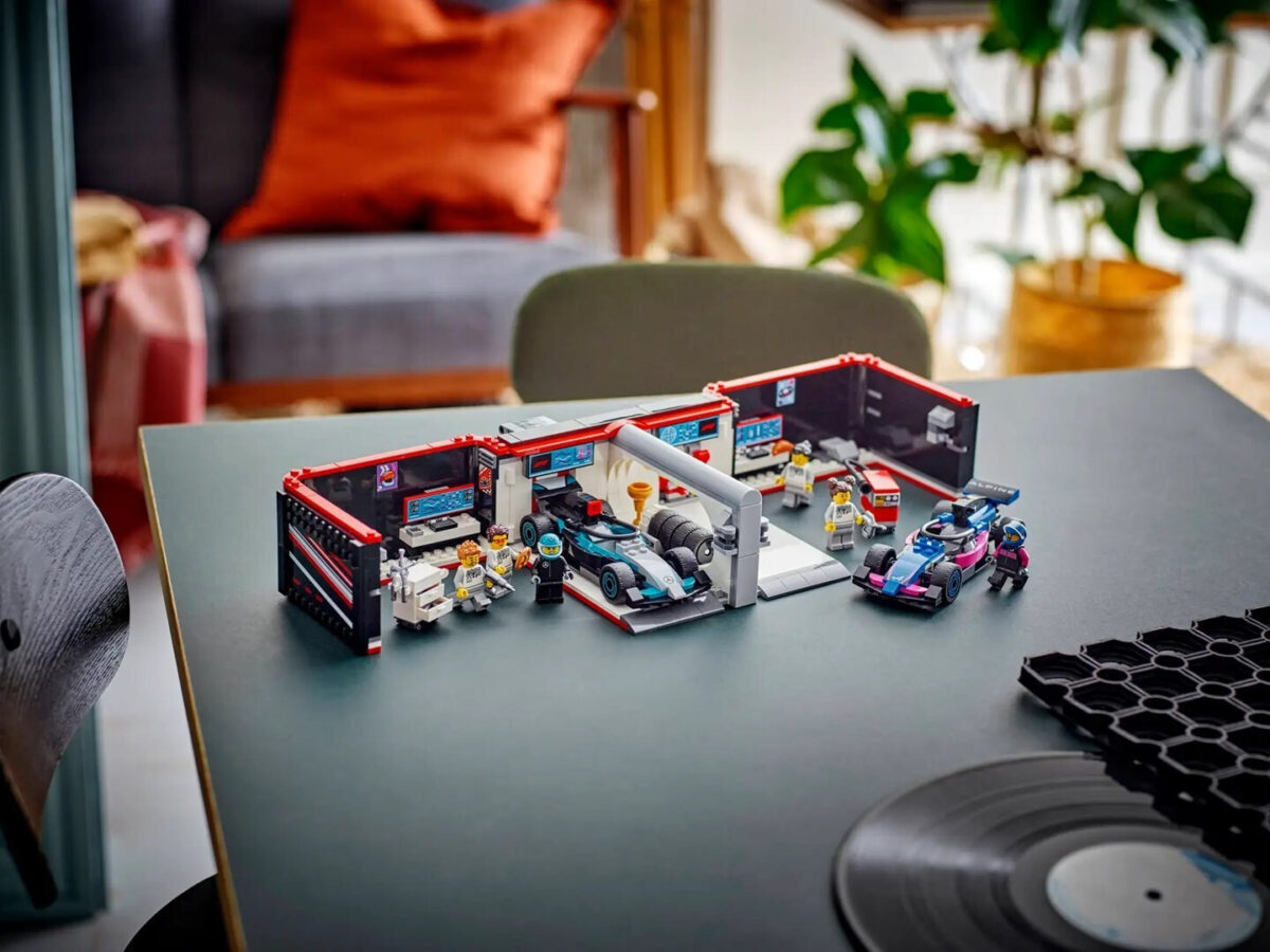 Lego City F1® Garage & Mercedes-AMG & Alpine Cars για 7+ Ετών 678τμχ - Image 12