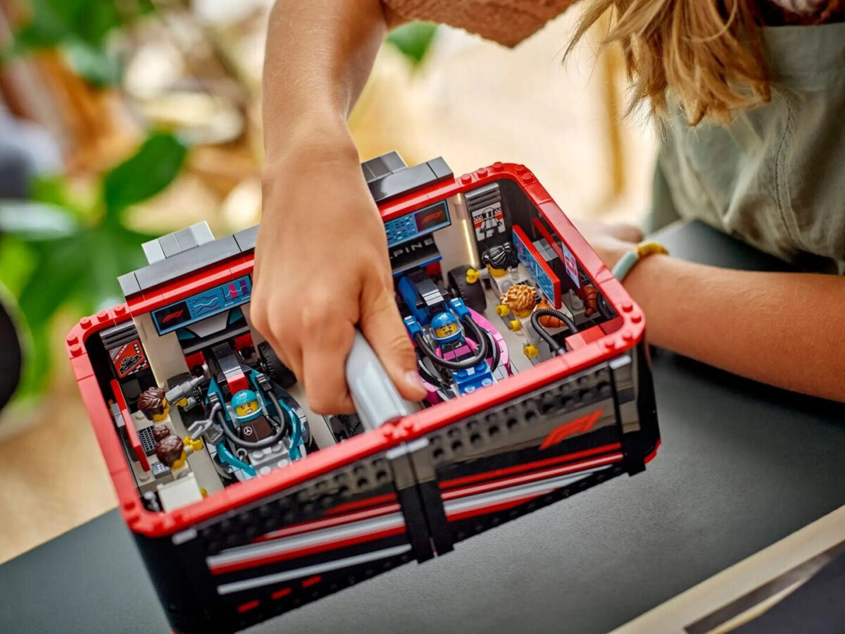 Lego City F1® Garage & Mercedes-AMG & Alpine Cars για 7+ Ετών 678τμχ - Image 11