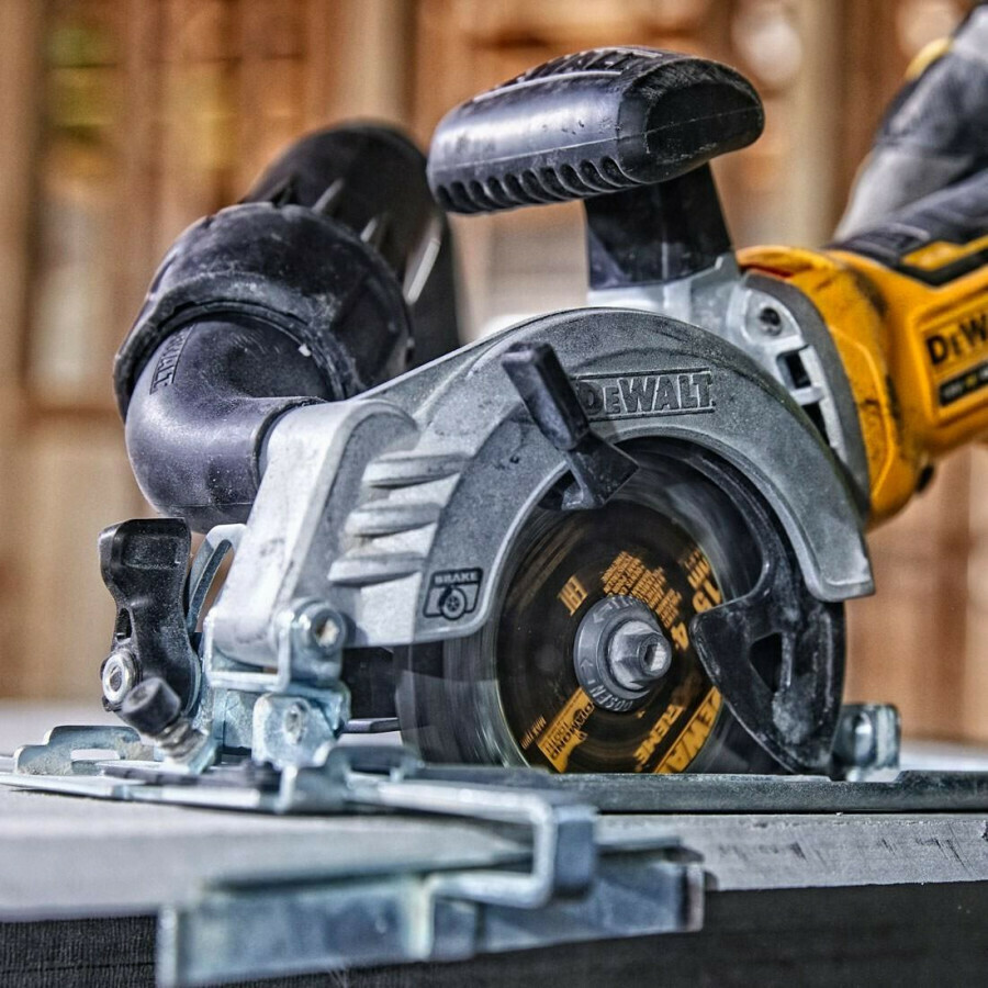 20220105170854_b9600b7c Dewalt DCS571NT Δισκοπρίονο Brushless 18V Solo - Image 5