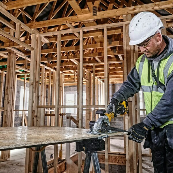 20220105170856_9afe4545 Dewalt DCS571NT Δισκοπρίονο Brushless 18V Solo - Image 10