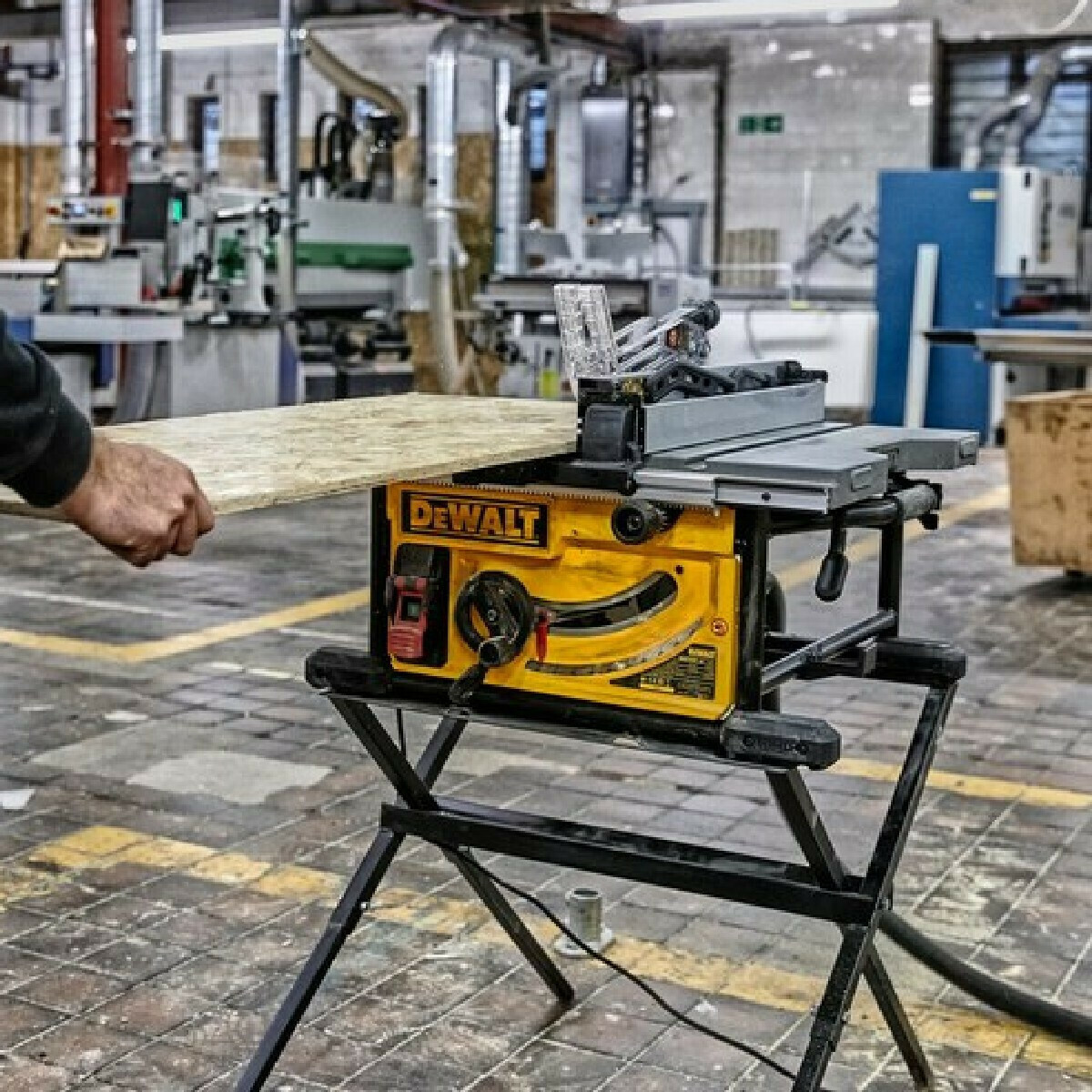20220110141654_f1da107f Dewalt DWE7492 Δισκοπρίονο Πάγκου 1800W με Ταχύτητα 4800rpm - Image 3