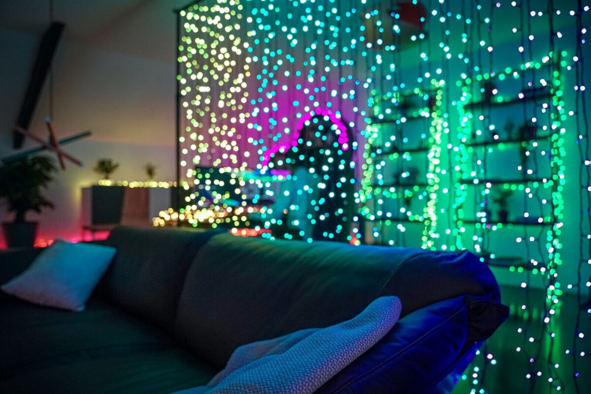 210 Λαμπάκια LED 2.1μ. x 150εκ Πολύχρωμα τύπου Κουρτίνα 1τμχ Twinkly - Image 16