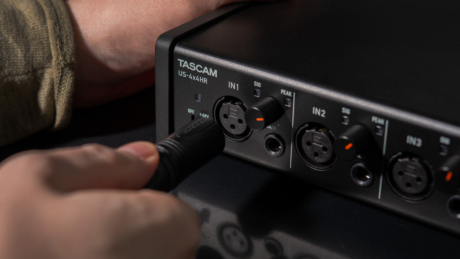 20240417120122_149ac4e5 Tascam Εξωτερική Επαγγελματική Κάρτα Ήχου US-4X4HR Συνδεσιμότητα USB - Image 6
