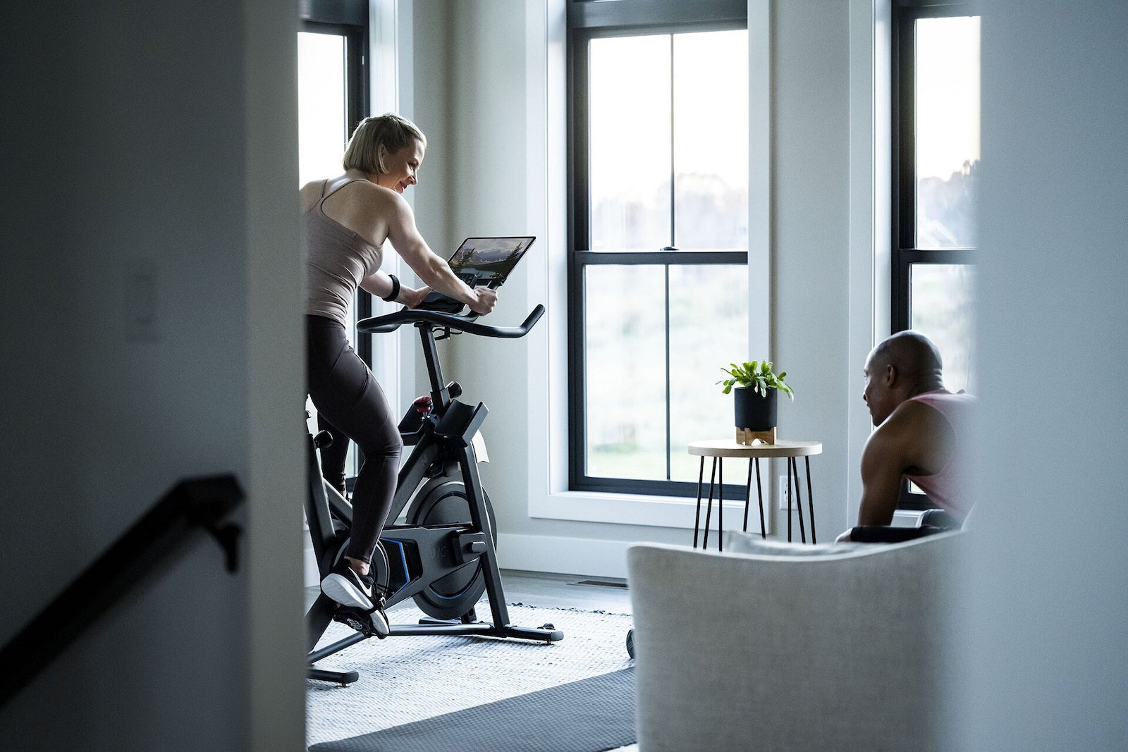 20240531142901_12f907f3 Horizon Fitness 7.0 IC Ποδήλατο Spinning Μαγνητικό με Ροδάκια - Image 2