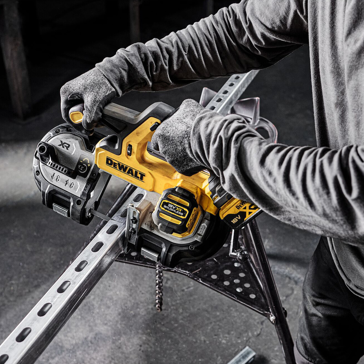 20250307165142_5f779266 Dewalt Σιδηροπρίονο Ταινίας DCS378N με Ισχύ 537 Watt - Image 4