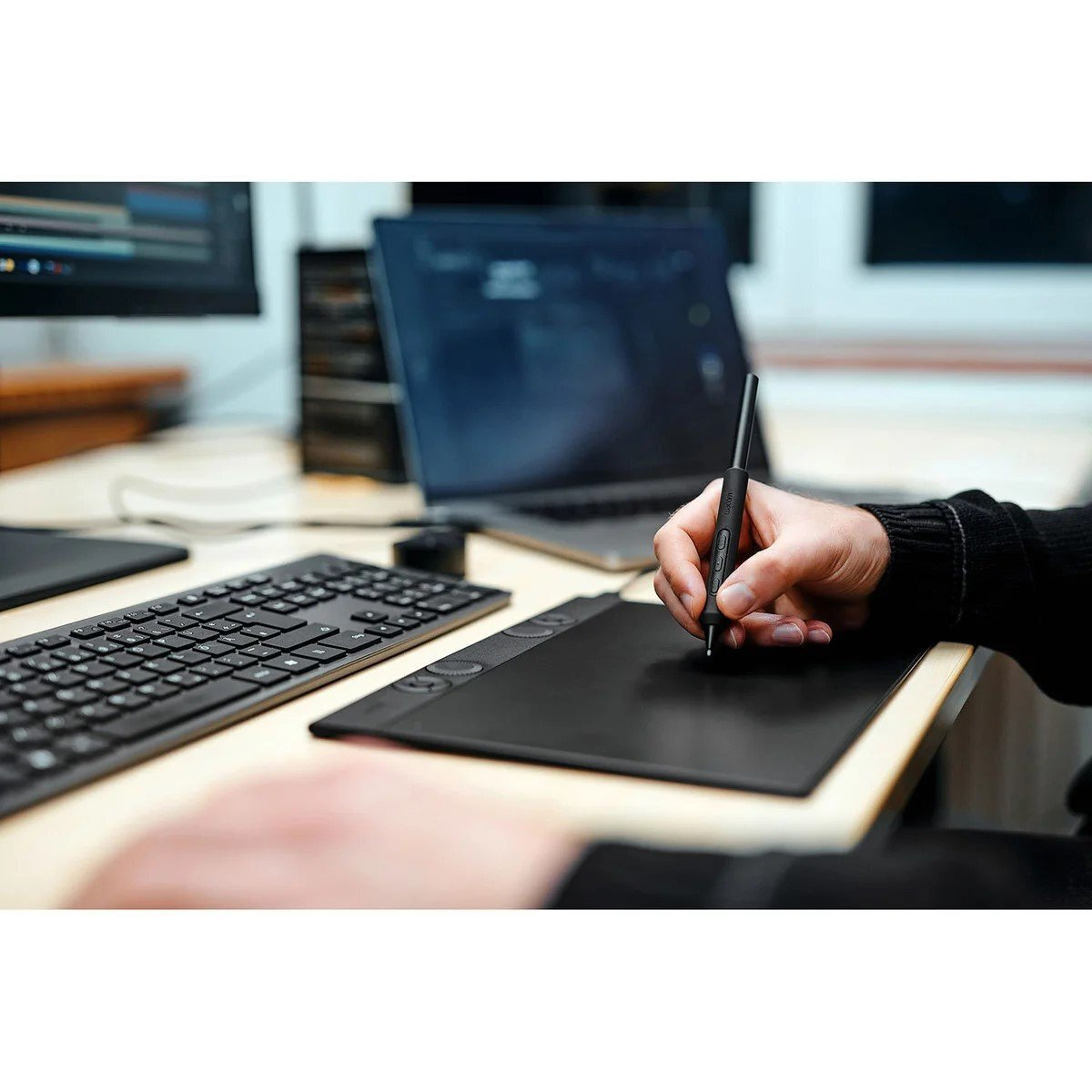 20250603163917_f9f0a7d7 Wacom Intuos Pro Medium Γραφίδα Σχεδίασης χωρίς Οθόνη με Bluetooth - Image 7