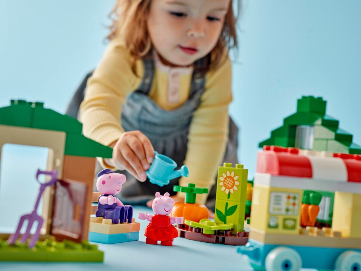 Lego Duplo Grandpa Pig's Garden & Greenhouse για 2+ Ετών 102τμχ - Image 6