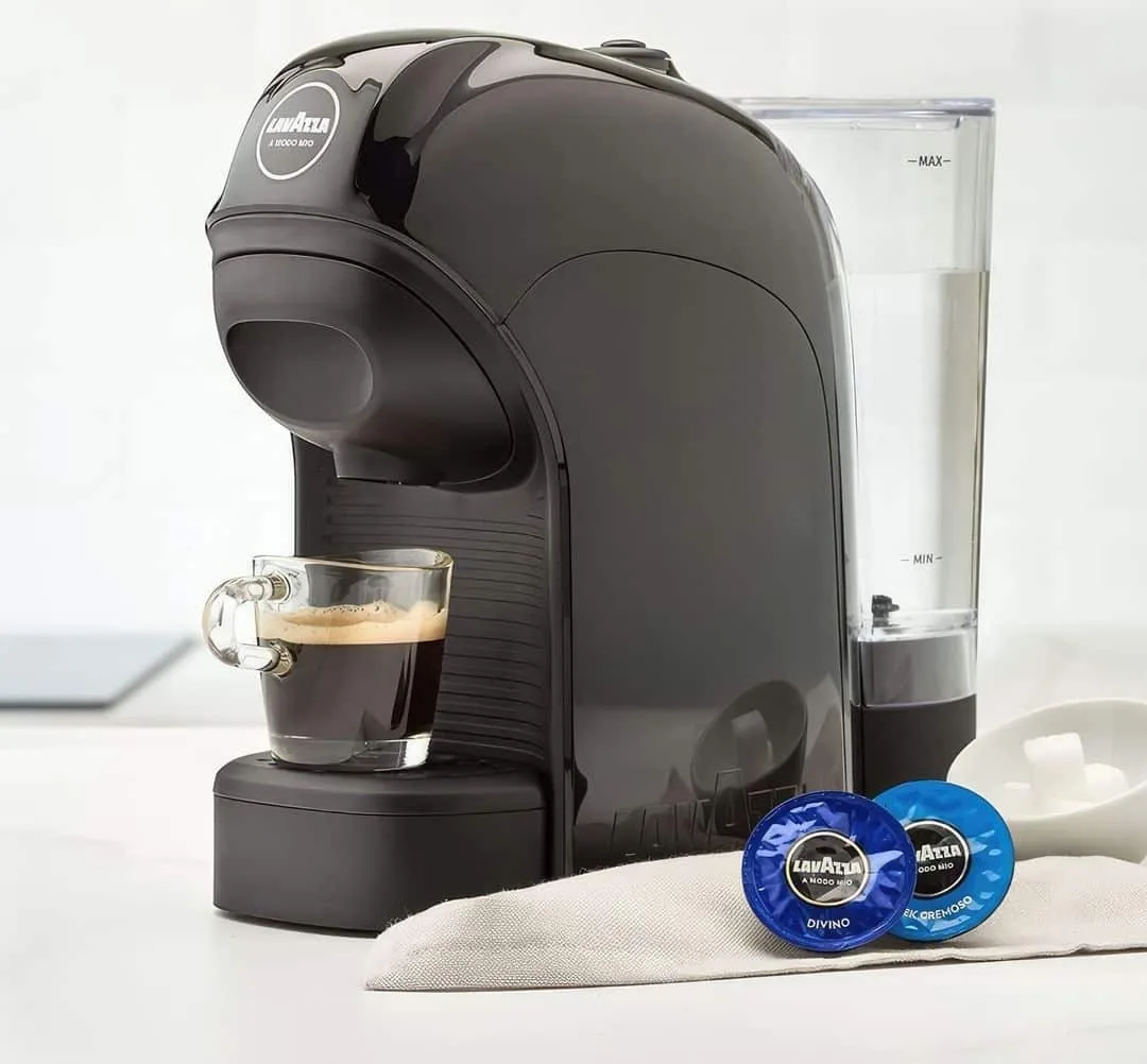 20230426181126_6277c48a Lavazza Tiny Καφετιέρα για Κάψουλες A Modo Mio Πίεσης 15bar Black - Image 1
